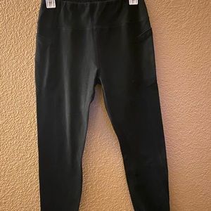 Black athletic leggings